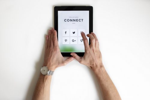 Blog post image - choosing a platform, how to smash social media as a small business | UnicornThesaurus